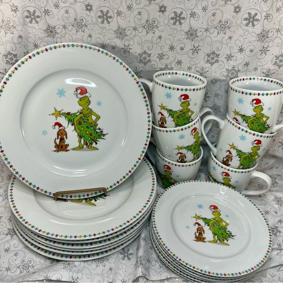How The Grinch Stole Christmas 18 Piece Dining Set - Dinner | Salad/App & Mugs - Picture 1 of 10